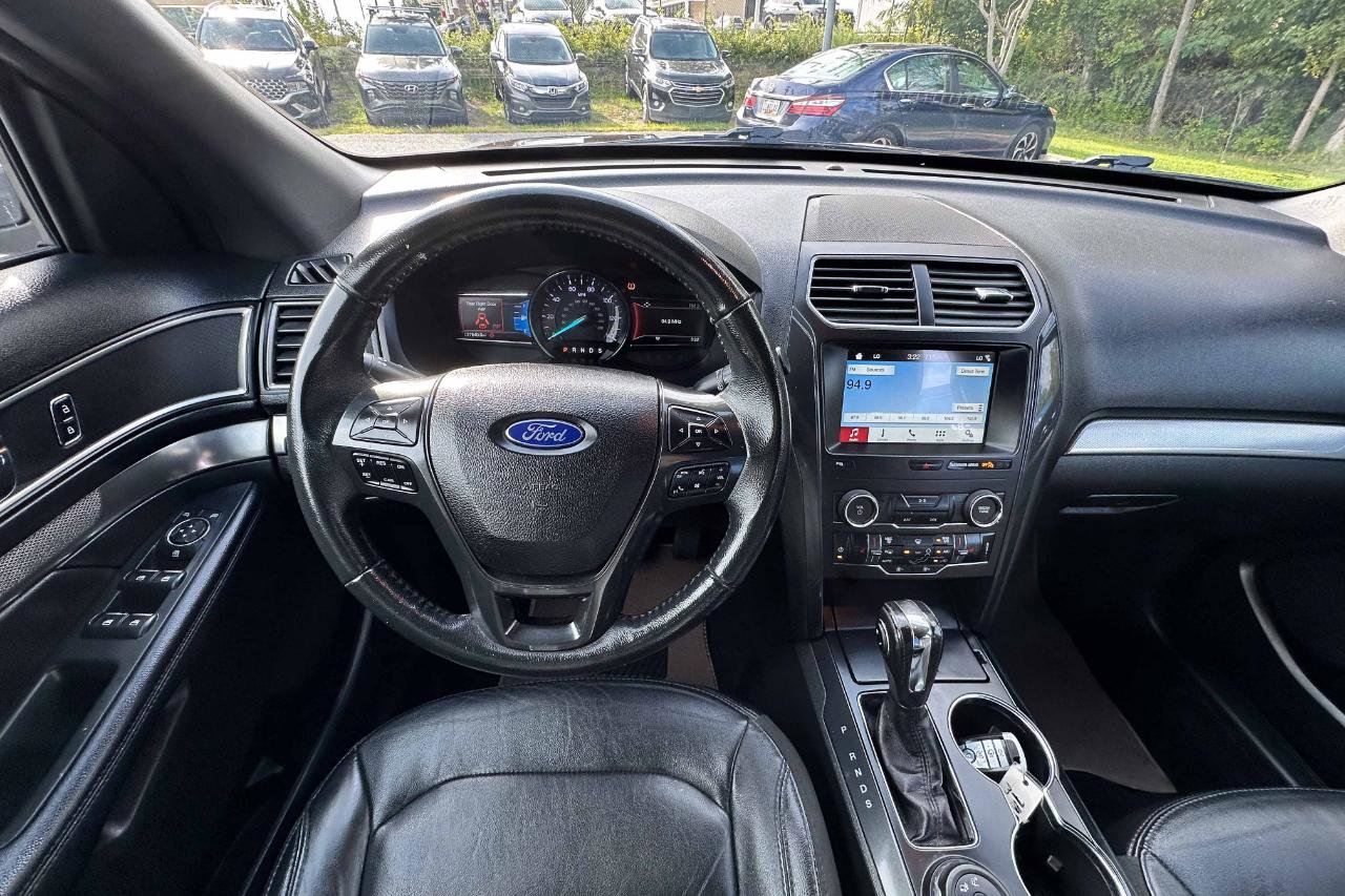 Used 2018 Ford Explorer XLT w/ Equipment Group 202A AWD/4WD image 11