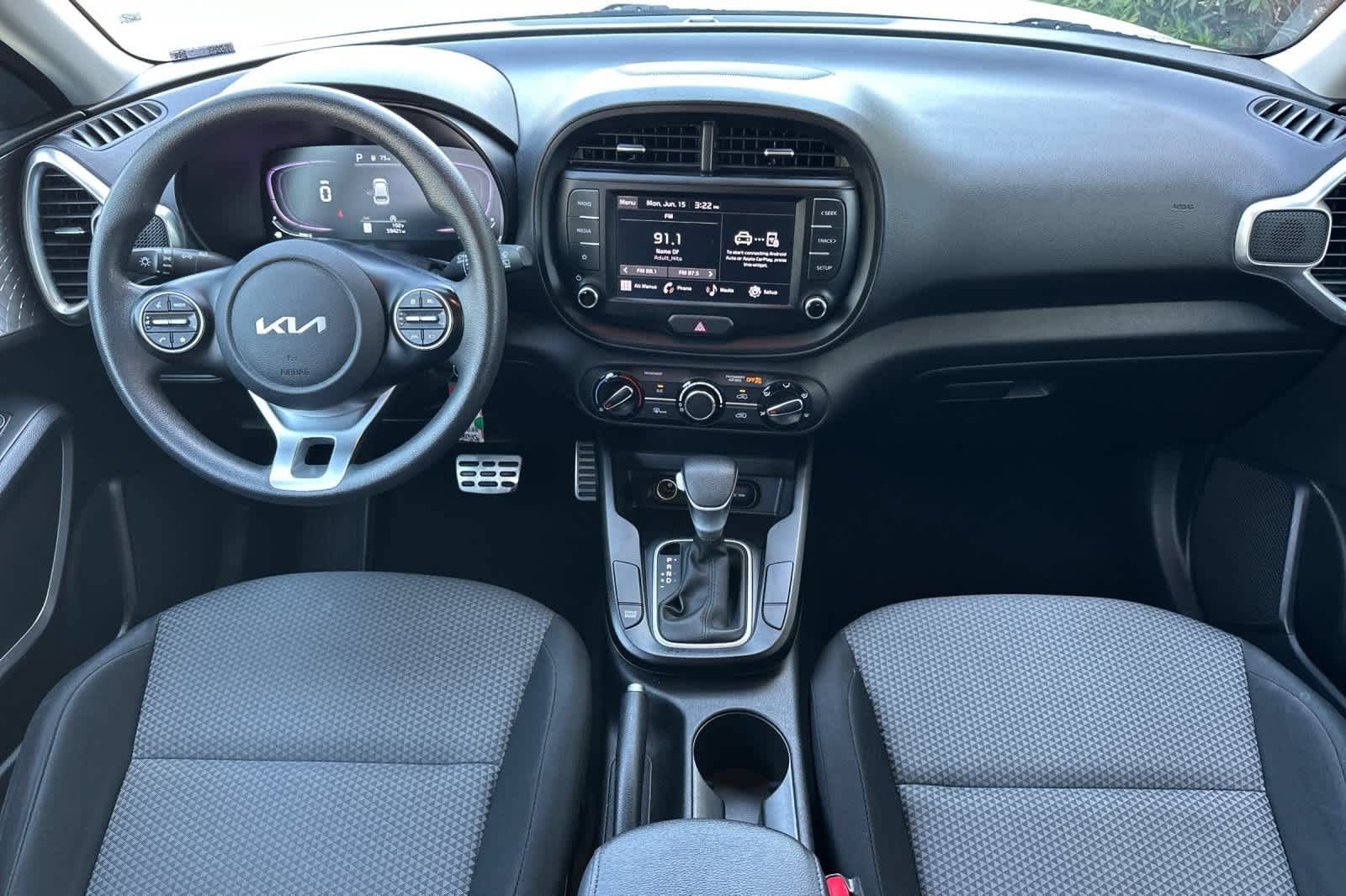 Used 2023 Kia Soul LX w/ LX Technology Package FWD video 3