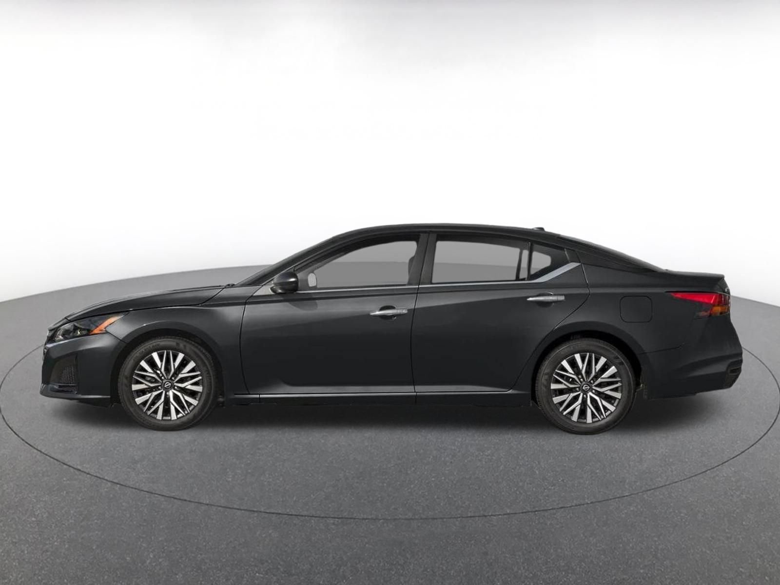 Used 2025 Nissan Altima 2.5 SV FWD image 3