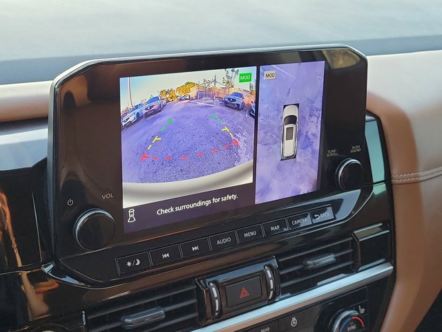 Used 2023 Nissan Pathfinder Platinum image 19