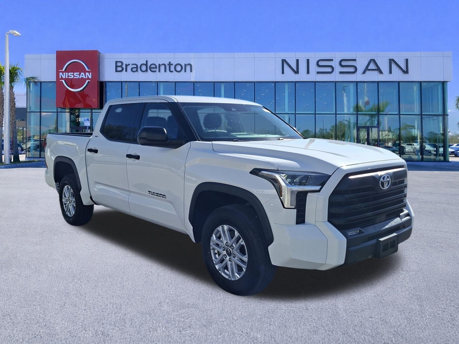 Used 2022 Toyota Tundra SR5 AWD/4WD image 3