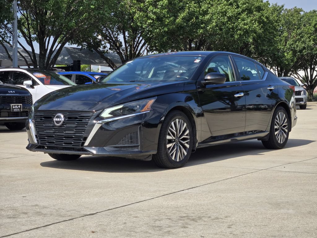 Used 2024 Nissan Altima 2.5 SV w/ SV Premium Package FWD image 2