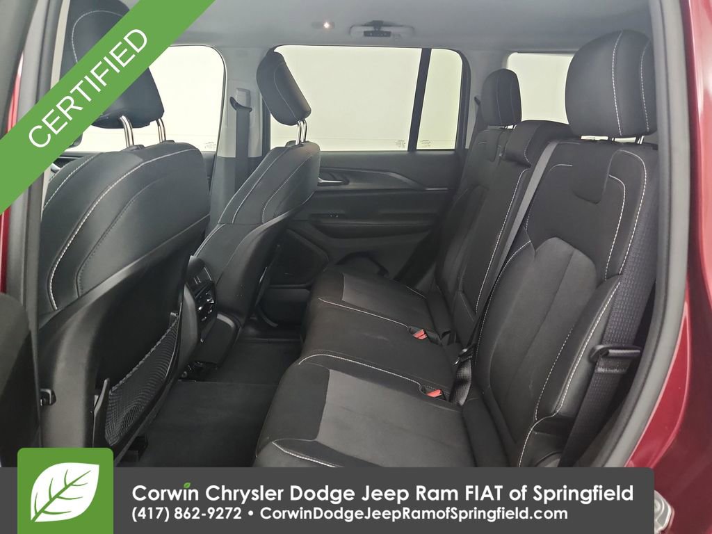 Used 2023 Jeep Grand Cherokee Laredo AWD/4WD image 28