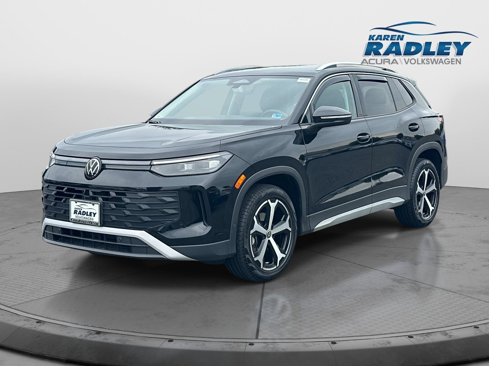 Certified 2025 Volkswagen Tiguan SE FWD image 5