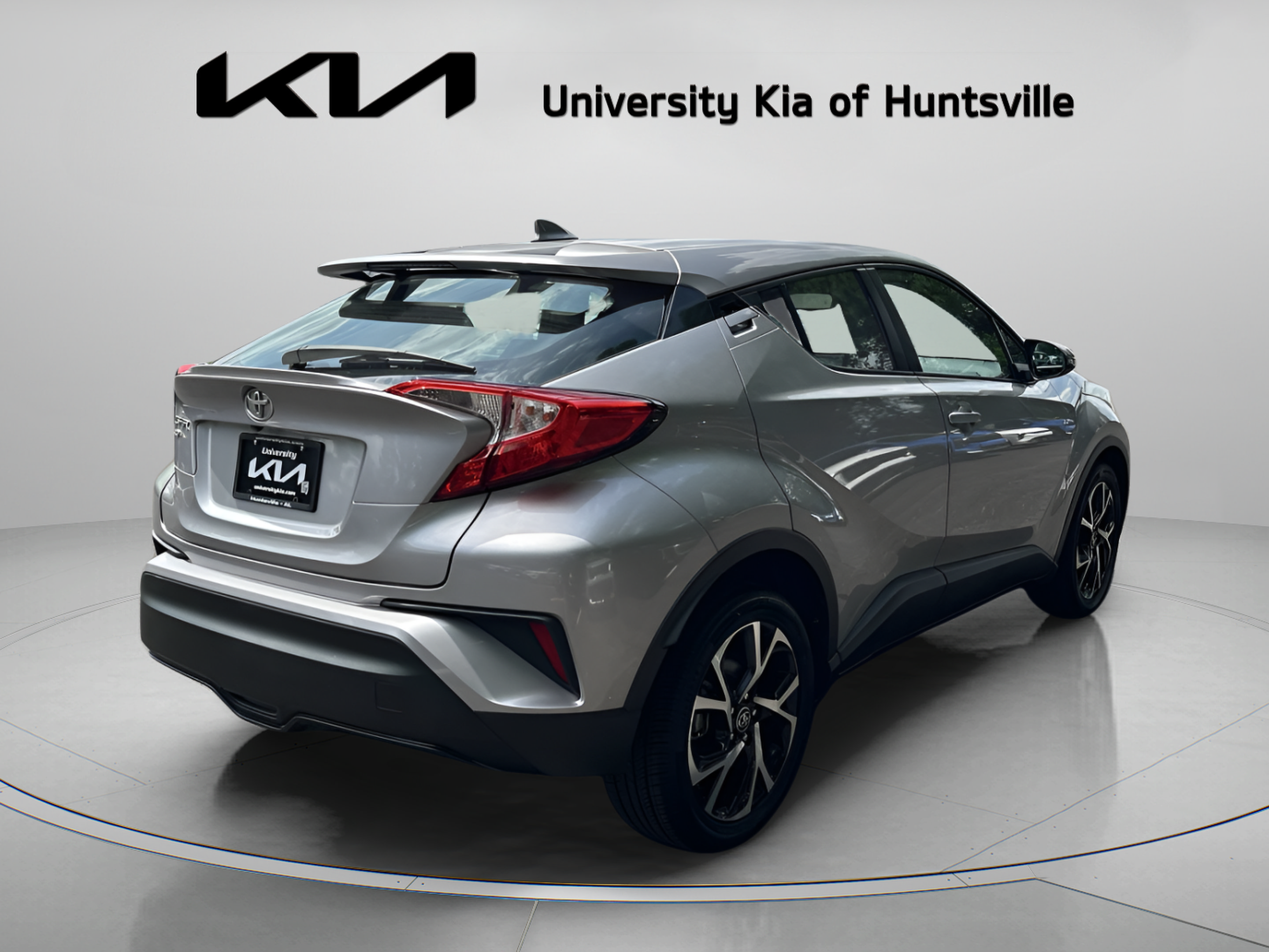Used 2018 Toyota C-HR XLE FWD image 8