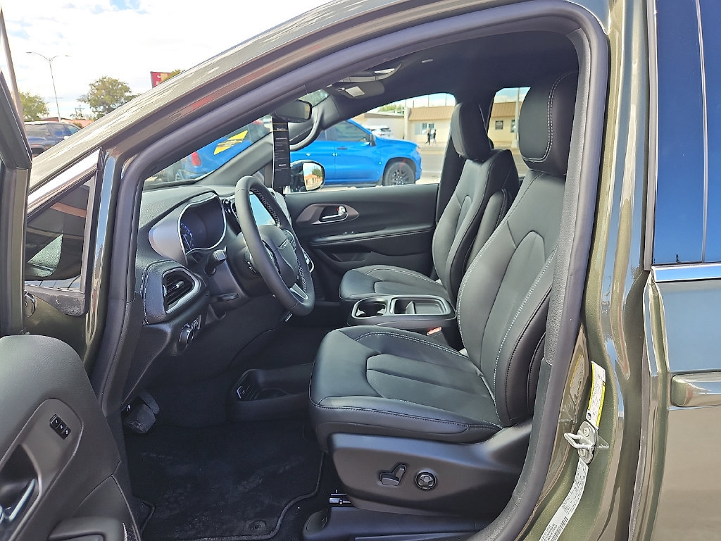 New 2027 Chrysler Pacifica Select FWD image 15