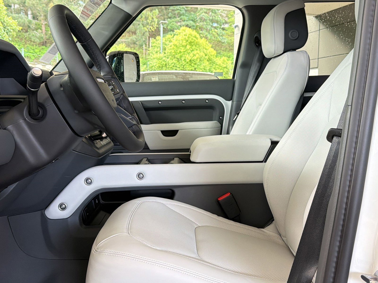 New 2026 Land Rover Defender 110 X-Dynamic SE image 5