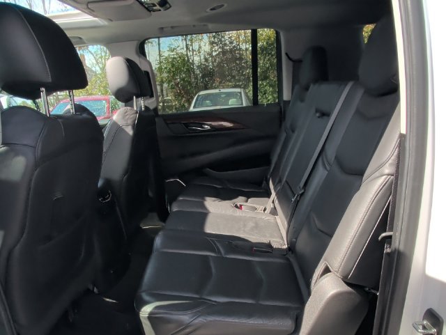 Used 2019 Cadillac Escalade ESV Luxury AWD/4WD image 29