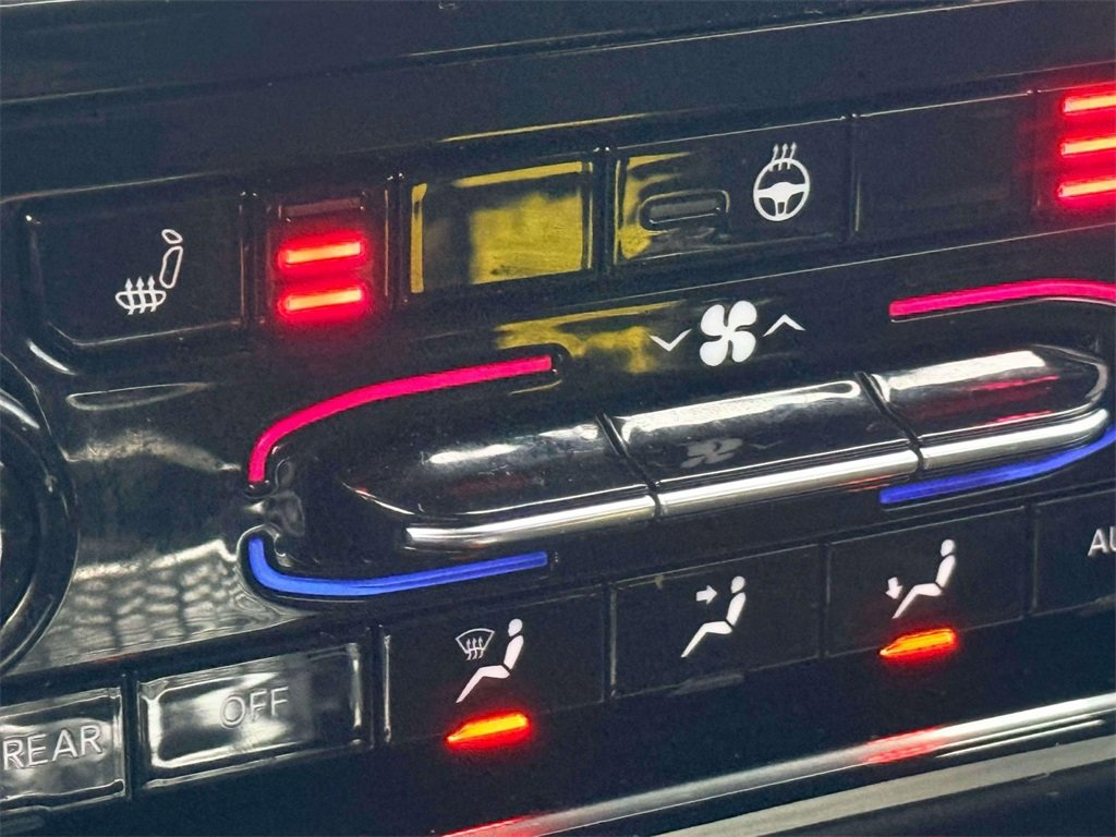 Used 2024 Jeep Grand Cherokee Altitude image 23