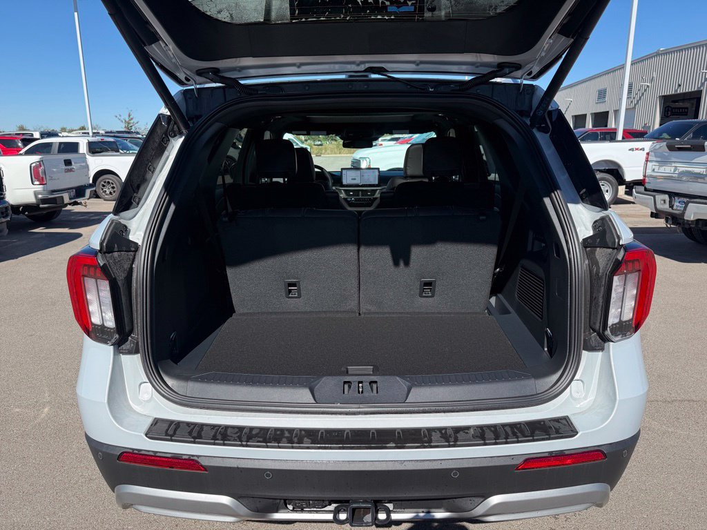 New 2026 Ford Explorer Platinum RWD image 35