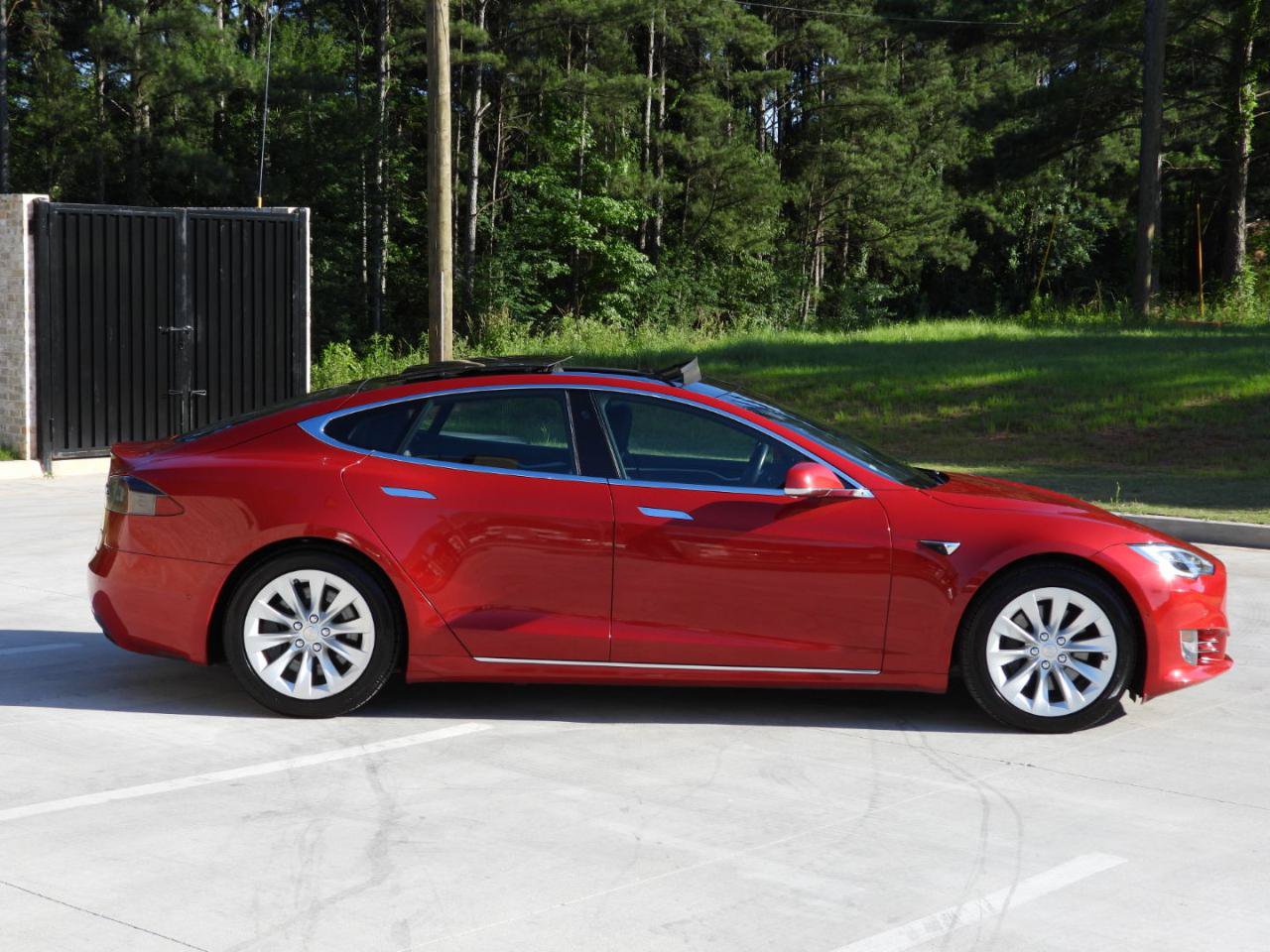 Used 2018 Tesla Model S 100D AWD/4WD image 32