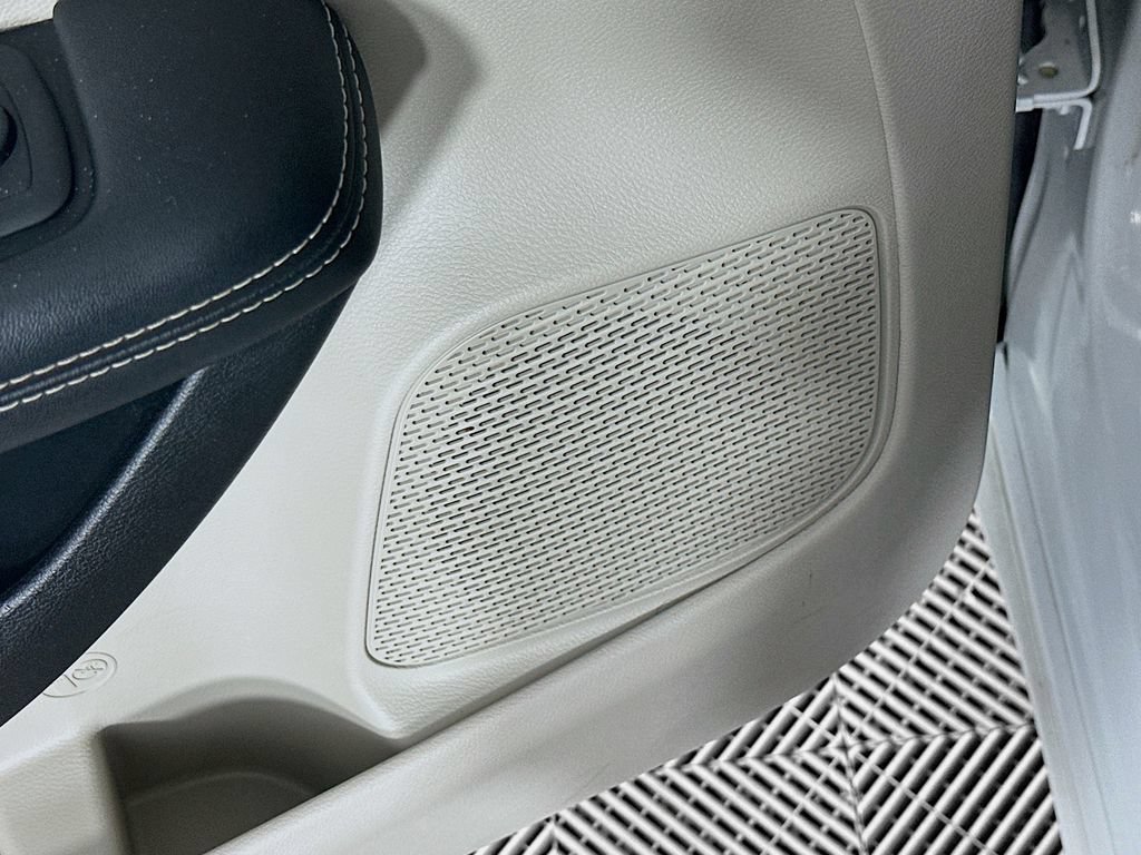 Certified 2023 Chrysler Voyager LX FWD image 27