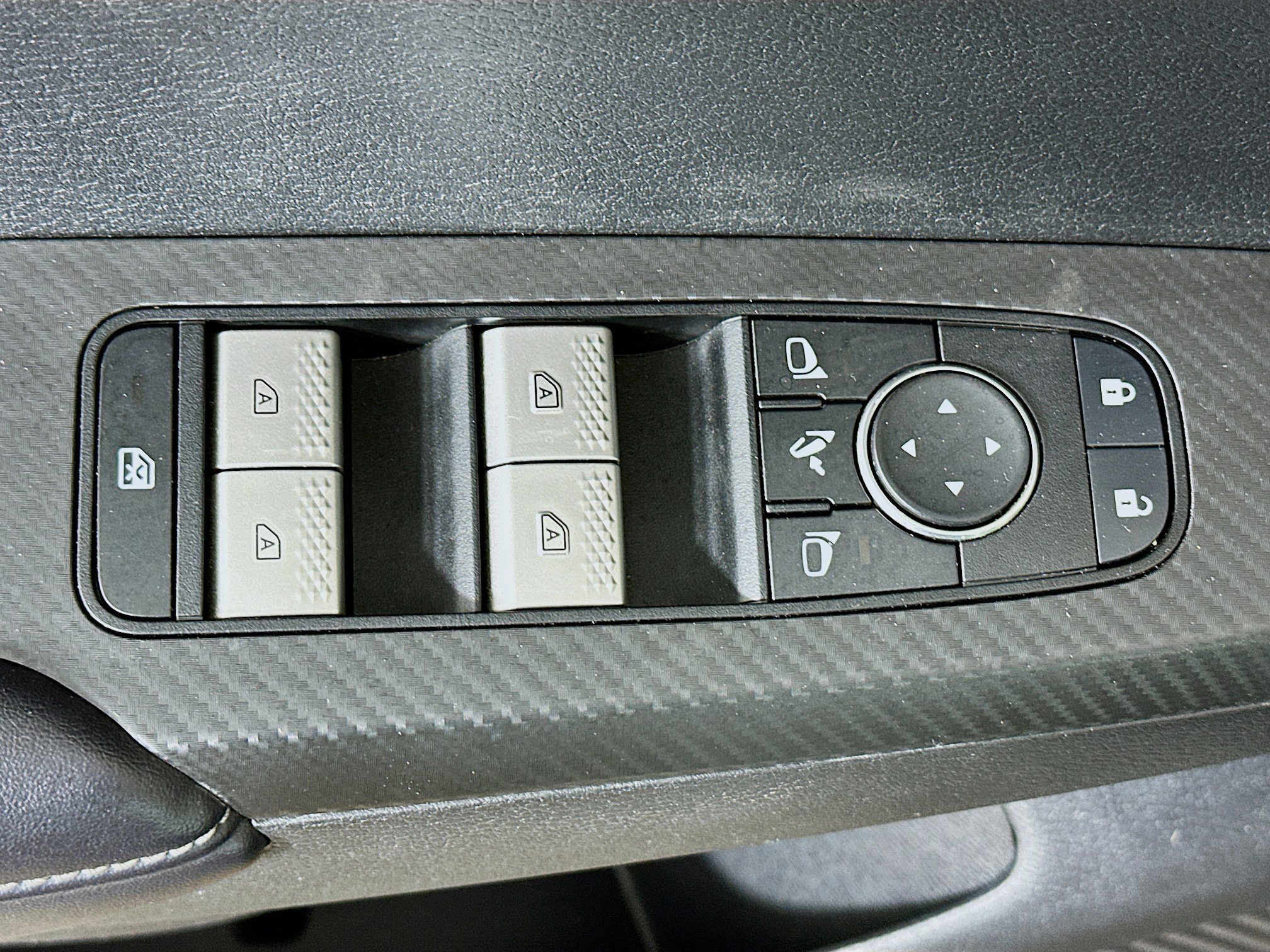 Used 2024 Mitsubishi Outlander SE image 15