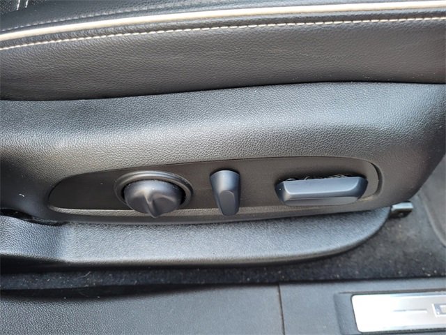 Used 2023 GMC Acadia Denali image 16