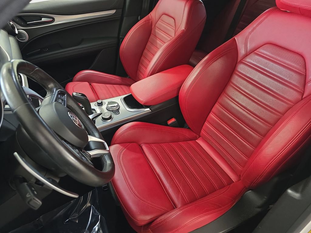Used 2022 Alfa Romeo Stelvio Veloce AWD/4WD image 17