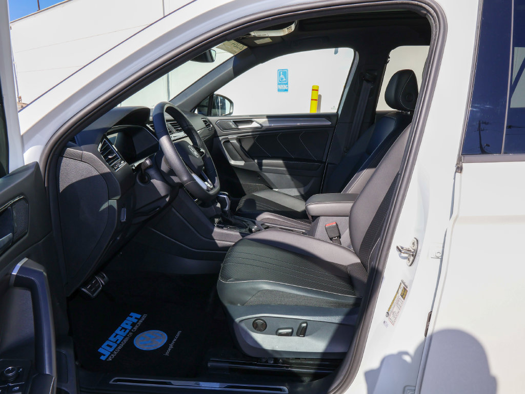 Used 2024 Volkswagen Tiguan SE R-Line AWD/4WD image 13