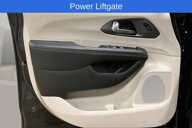 Used 2024 Chrysler Pacifica Touring-L image 20