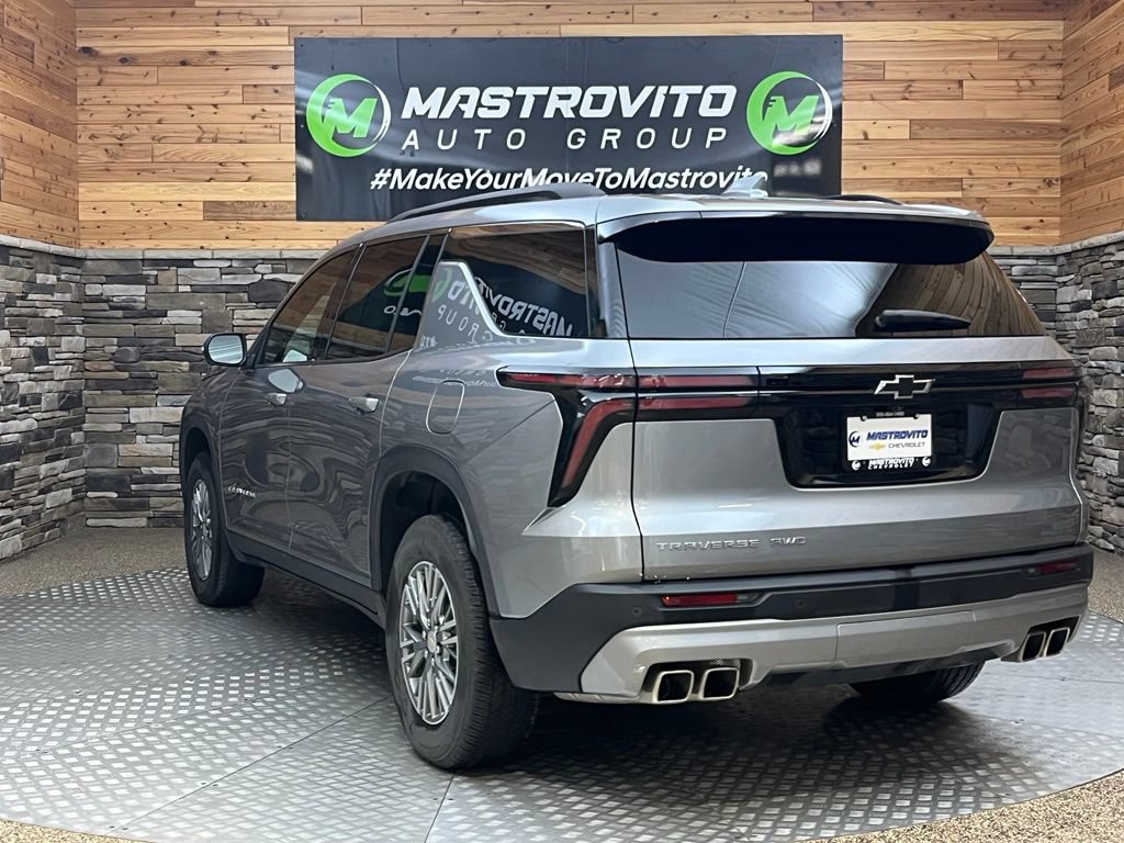 Used 2025 Chevrolet Traverse LT w/ Driver Confidence Package AWD/4WD image 12