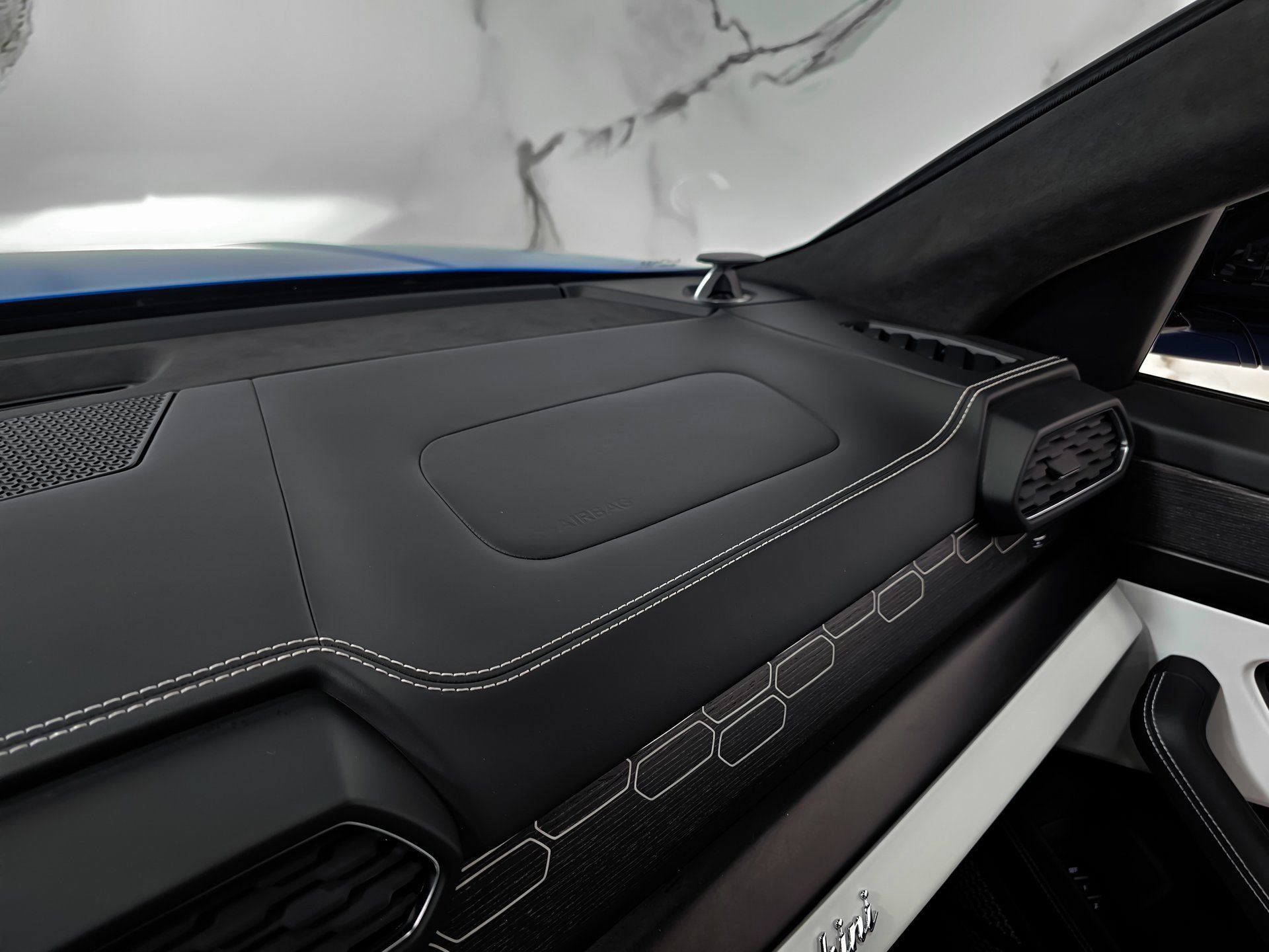 Used 2021 Lamborghini Urus image 33