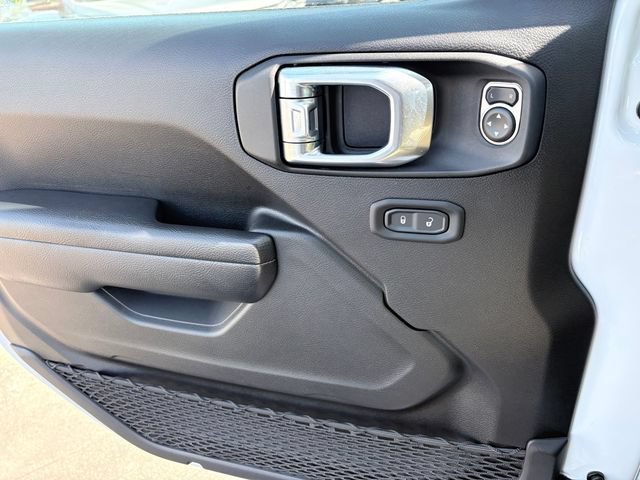 Used 2023 Jeep Gladiator Mojave w/ LED Lighting Group AWD/4WD image 12