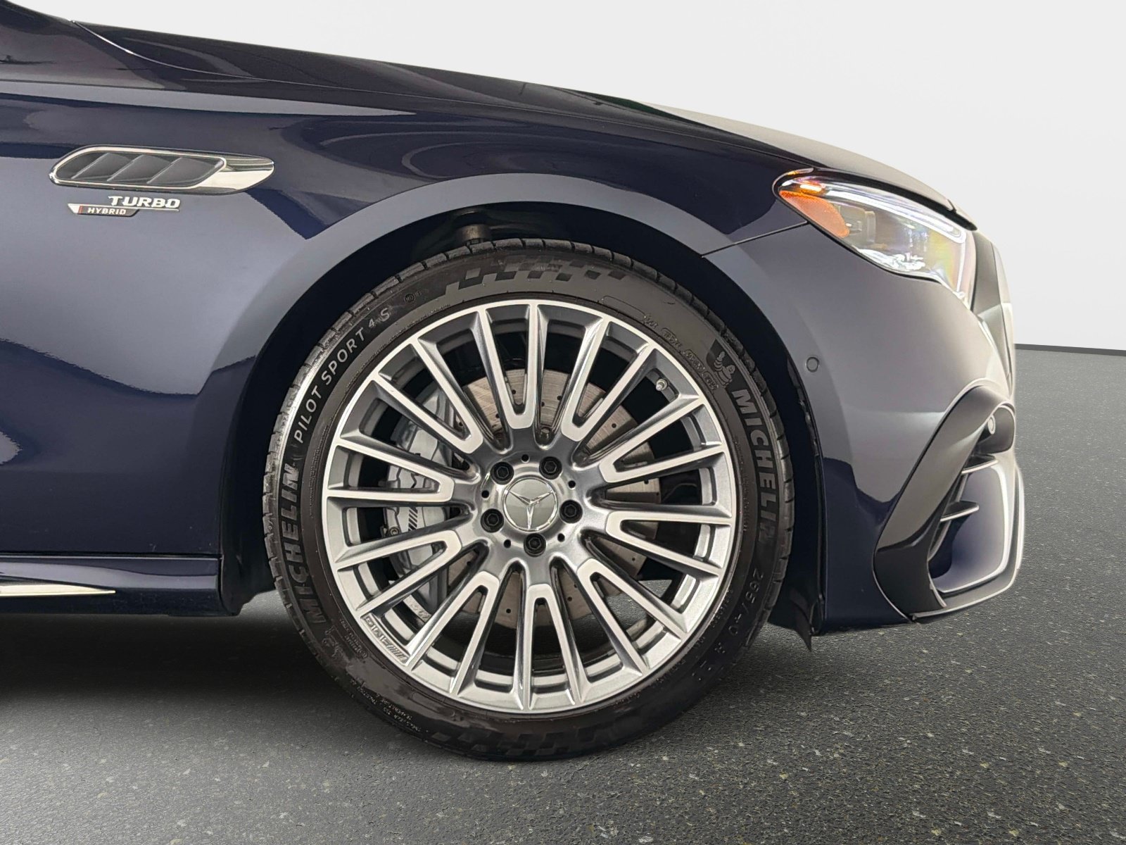 Used 2025 Mercedes-Benz E 53 AMG e 4MATIC Sedan image 21