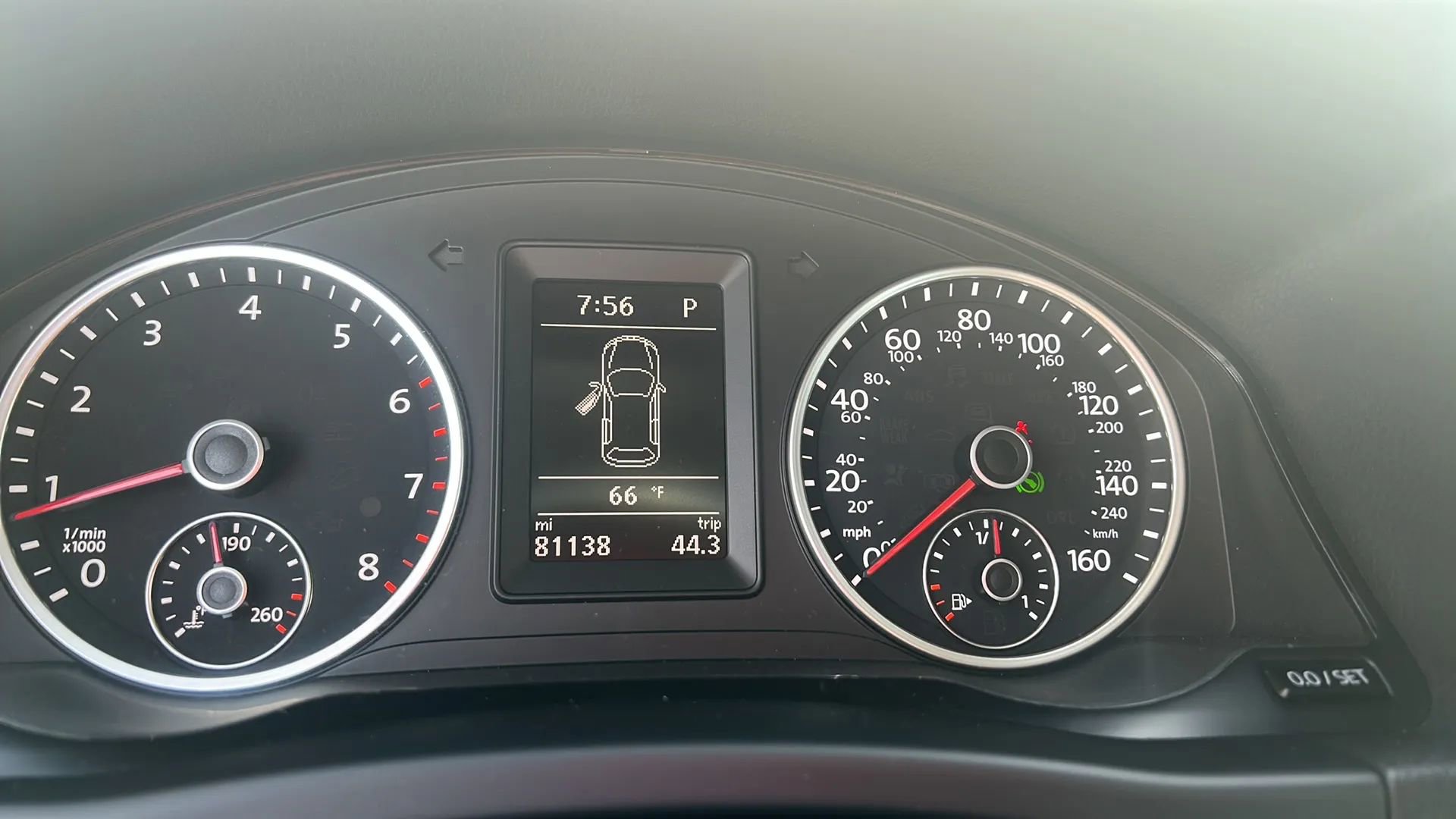 Used 2016 Volkswagen Tiguan SE image 17