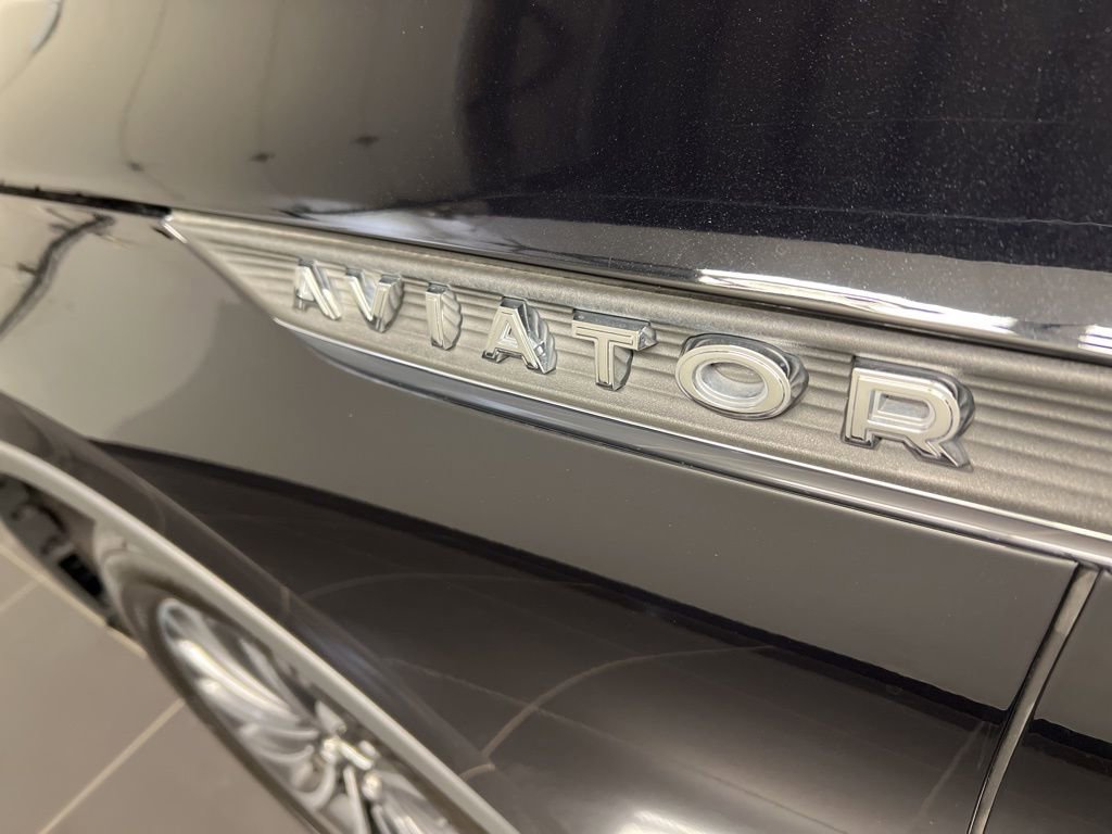 Used 2023 Lincoln Aviator AWD w/ Premium Package image 40