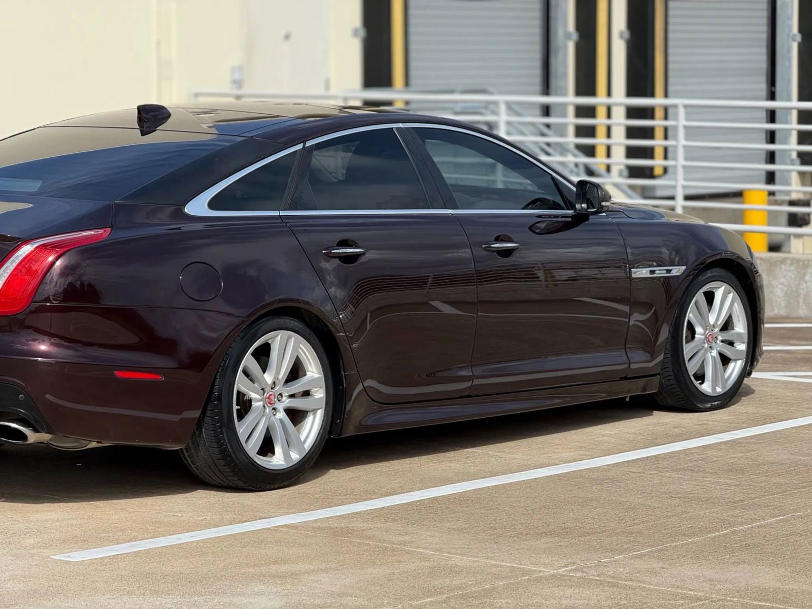 Used 2016 Jaguar XJ R-Sport image 9