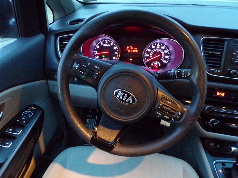 Used 2015 Kia Sedona LX image 29