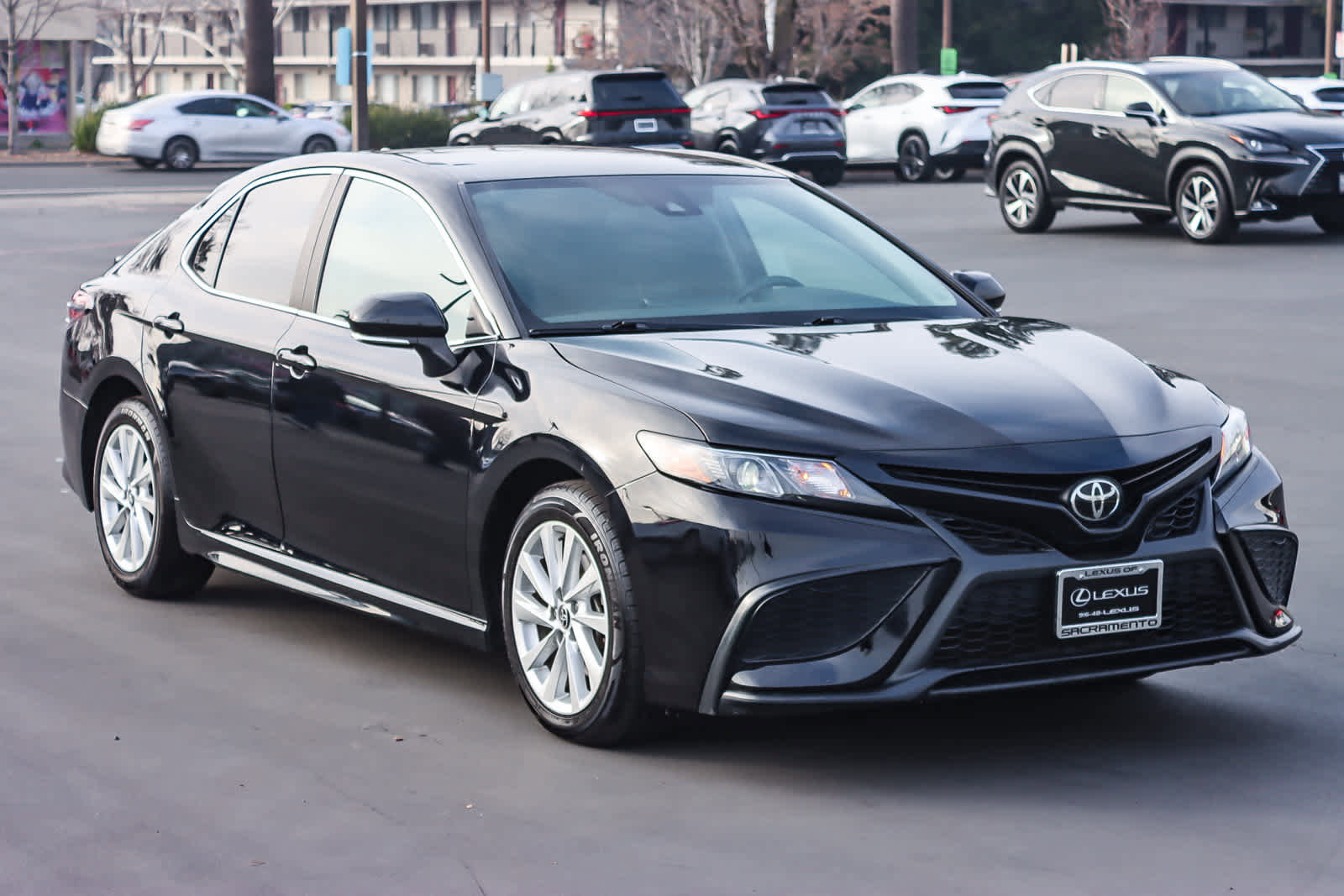 Used 2022 Toyota Camry SE image 5