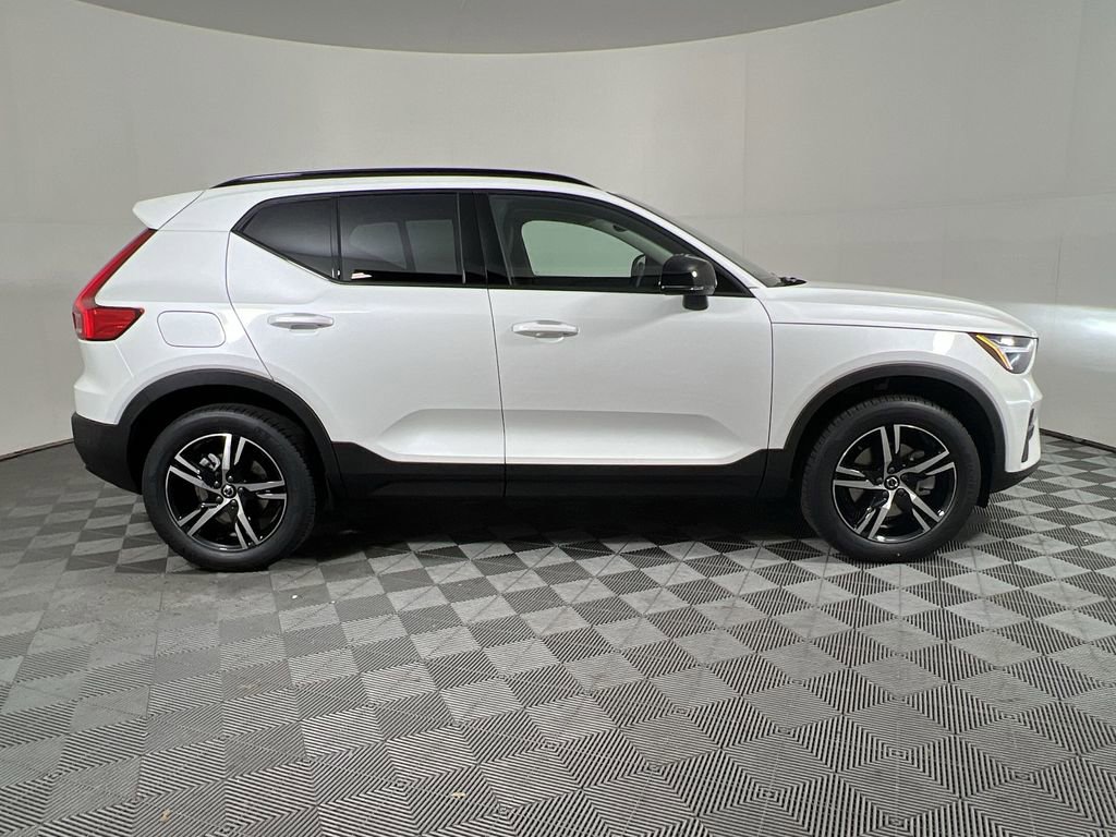 New 2026 Volvo XC40 B5 Core w/ Climate Package image 9