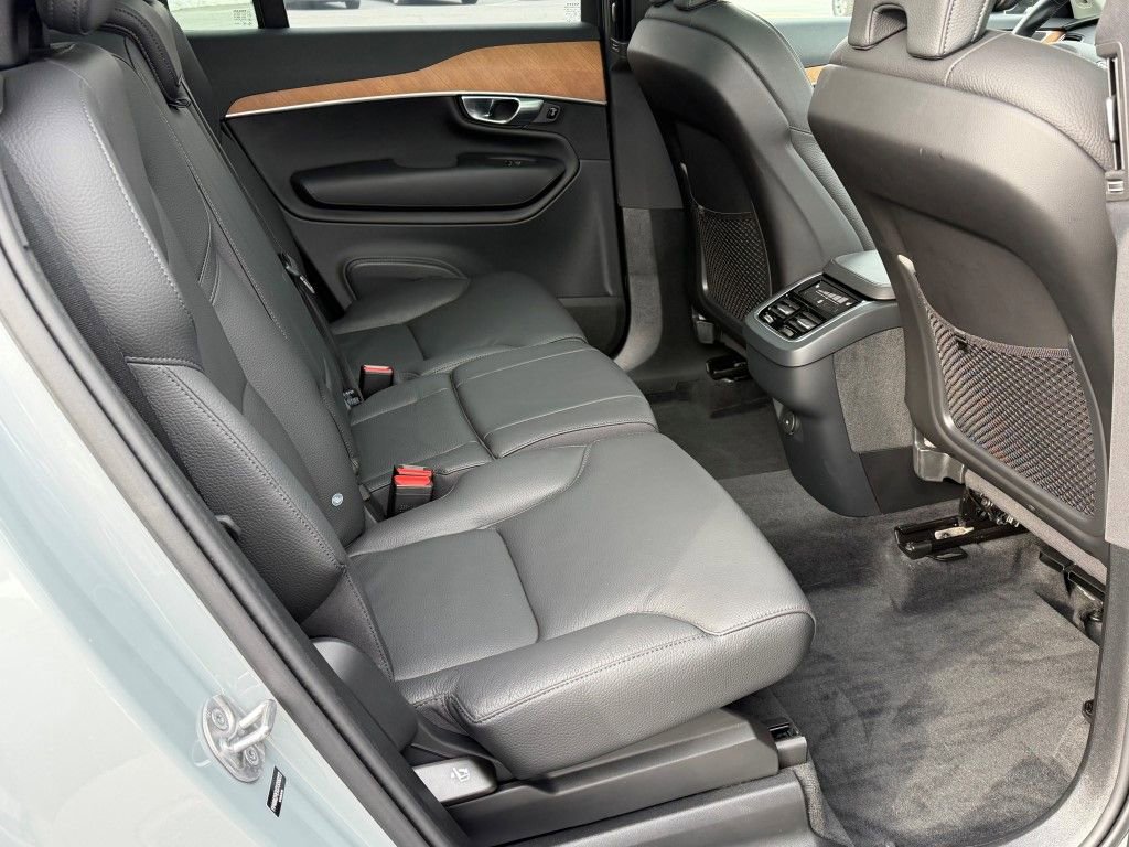 Certified 2025 Volvo XC90 B6 Plus image 16