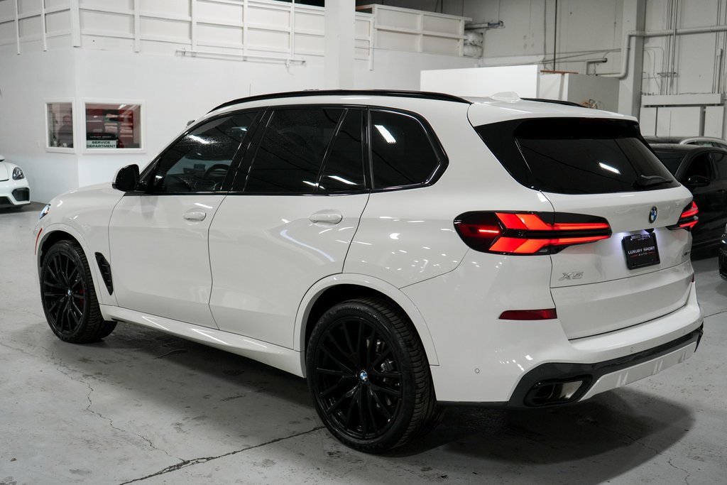 Used 2024 BMW X5 xDrive40i w/ M Sport Package image 6