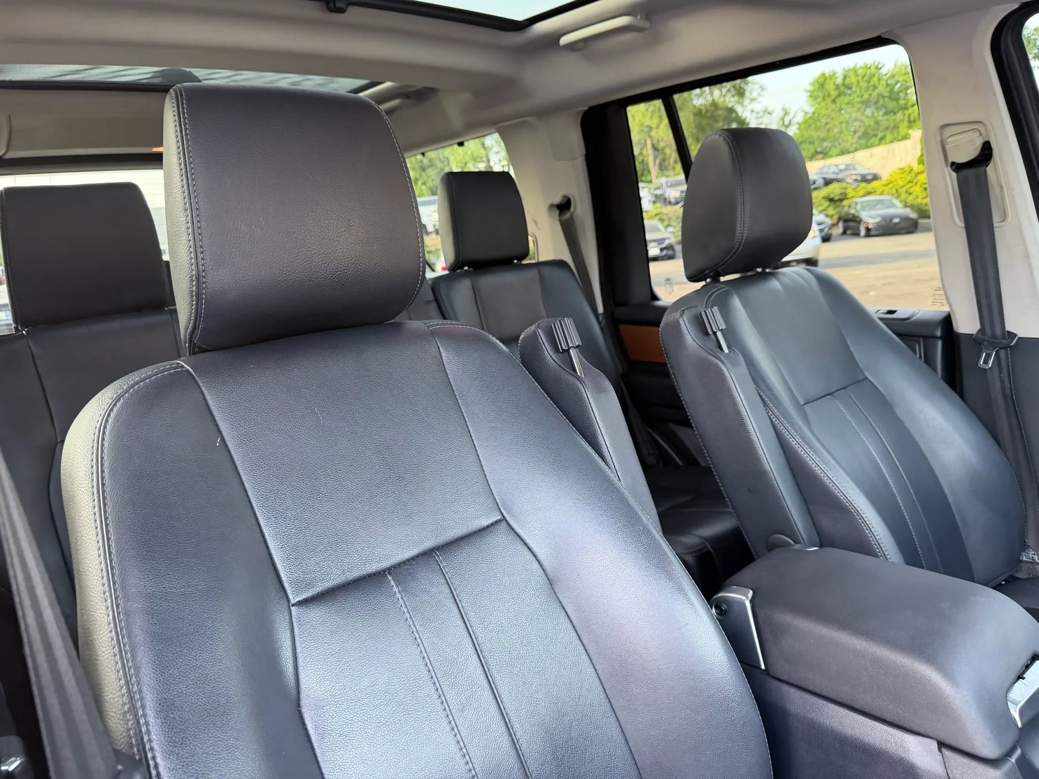 Used 2015 Land Rover LR4 HSE AWD/4WD image 28