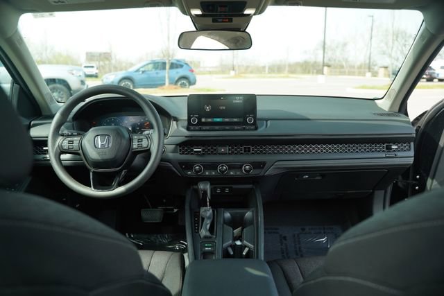 Used 2025 Honda Accord SE image 27