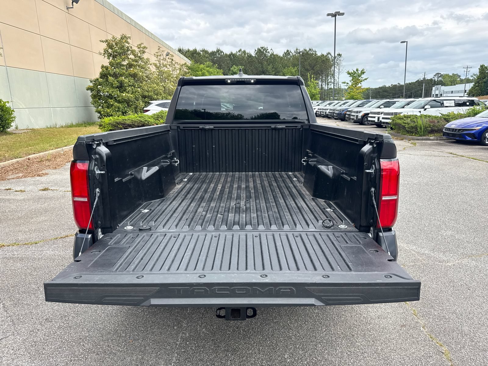Used 2024 Toyota Tacoma SR5 AWD/4WD image 18