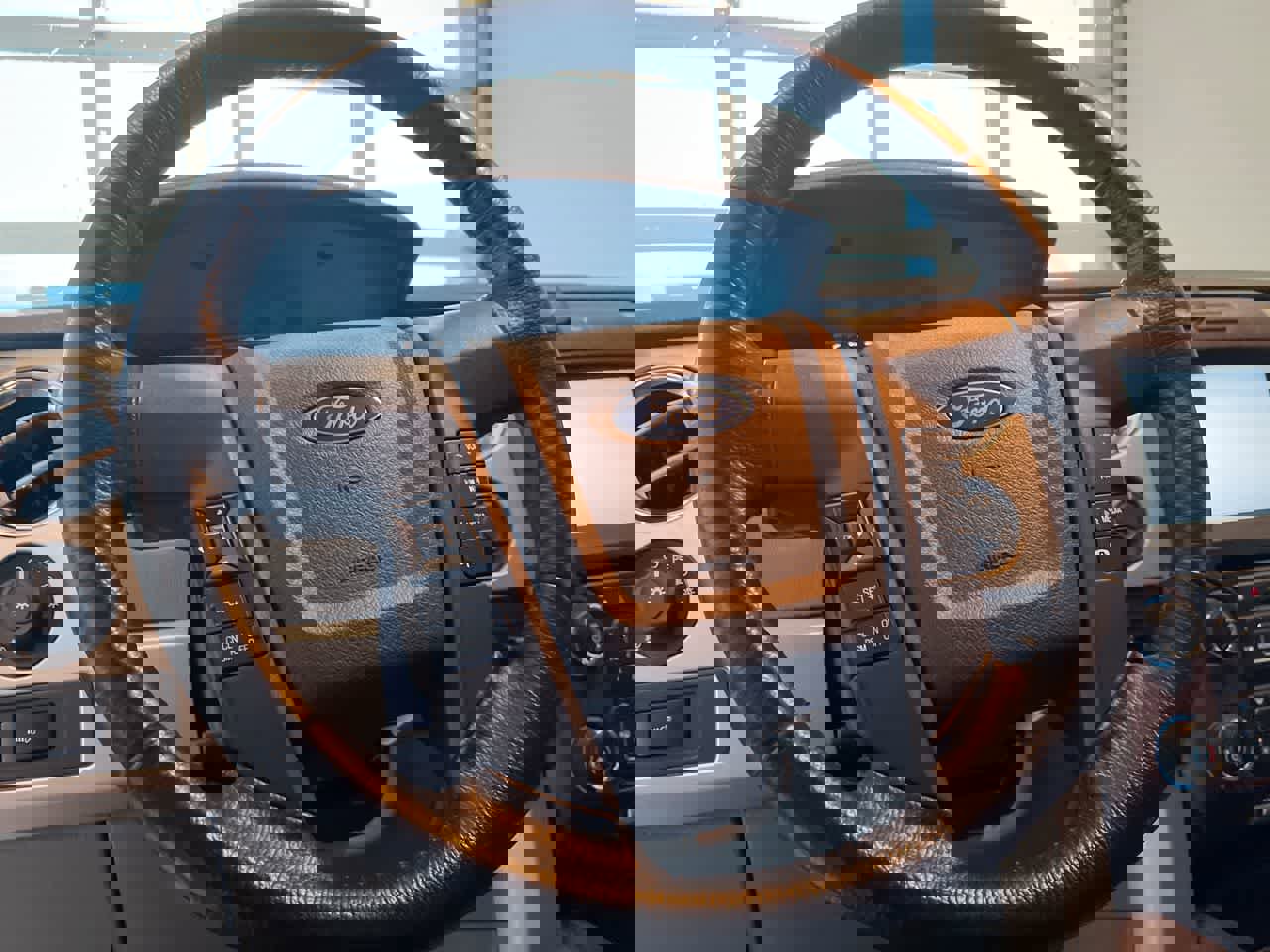 Used 2013 Ford F150 Lariat w/ Lariat Chrome Pkg image 14