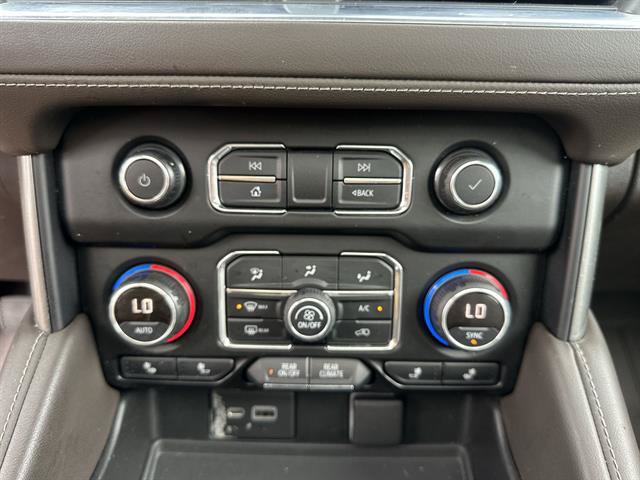 Used 2021 Chevrolet Suburban Z71 w/ Z71 Signature Package AWD/4WD image 17