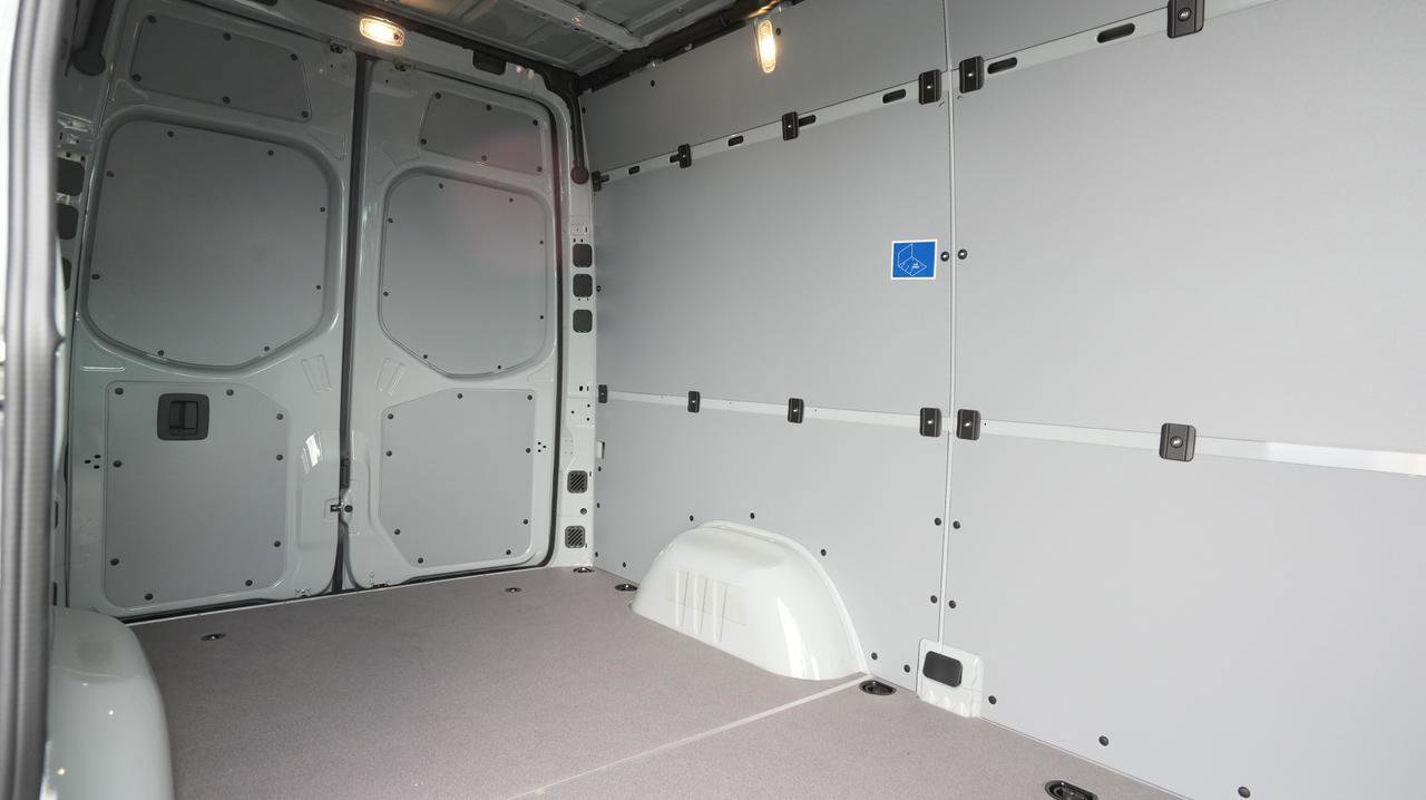 New 2025 Mercedes-Benz Sprinter 2500 image 8