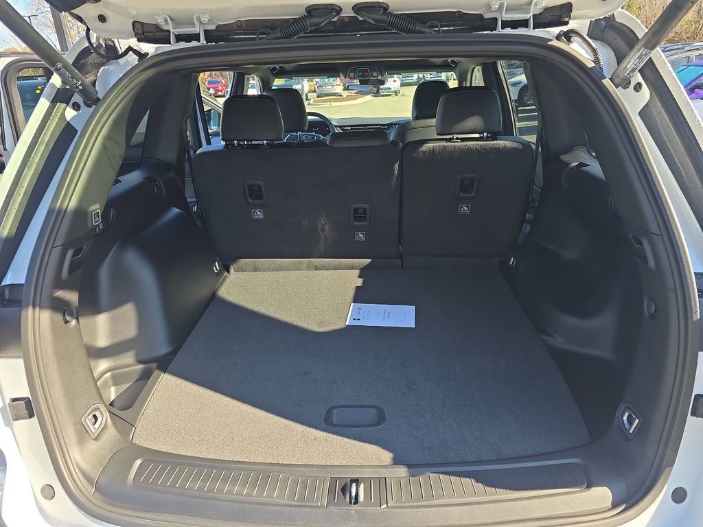 New 2025 Jeep Grand Cherokee Altitude image 13