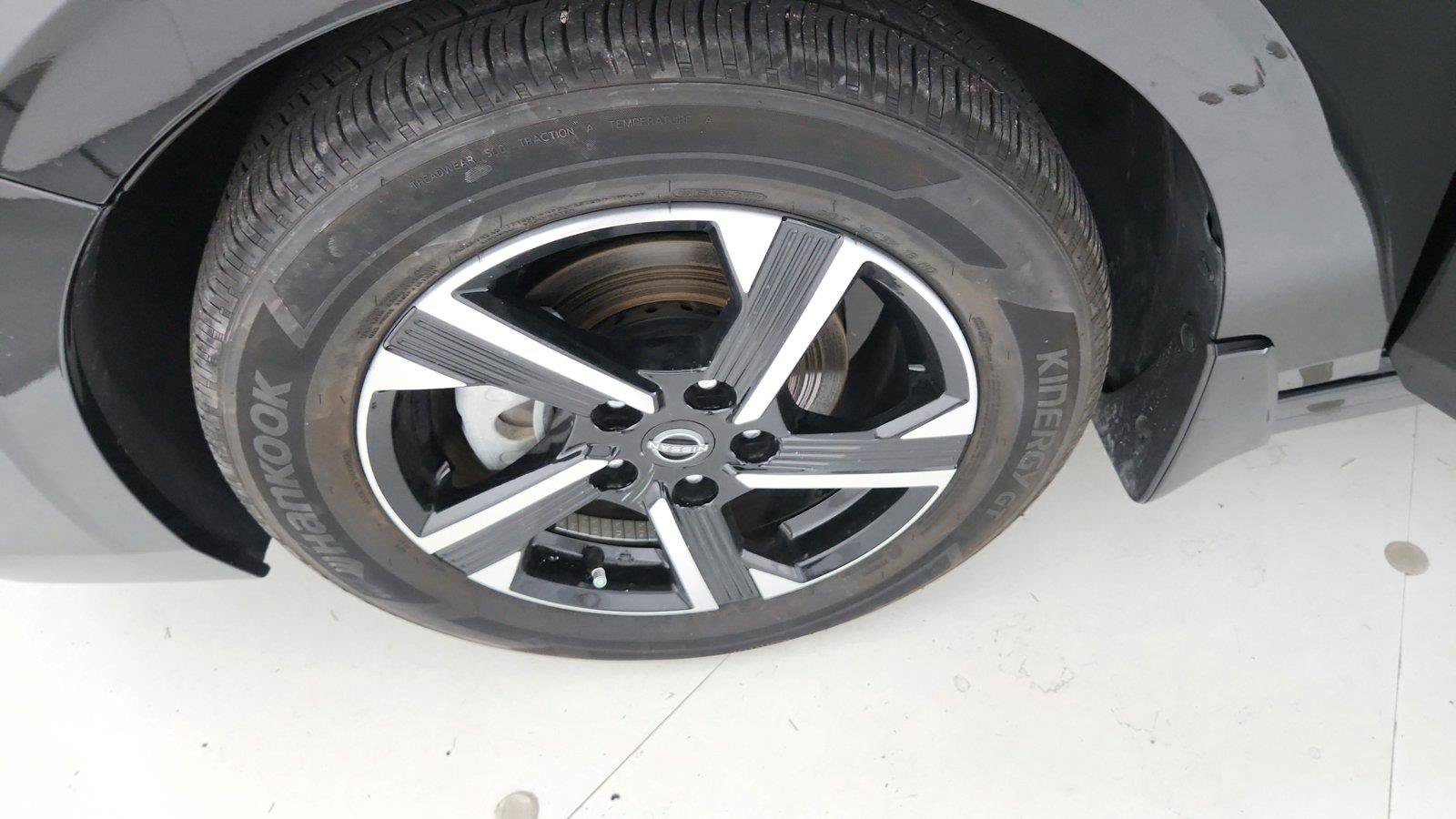 Used 2025 Nissan Sentra SV FWD image 34