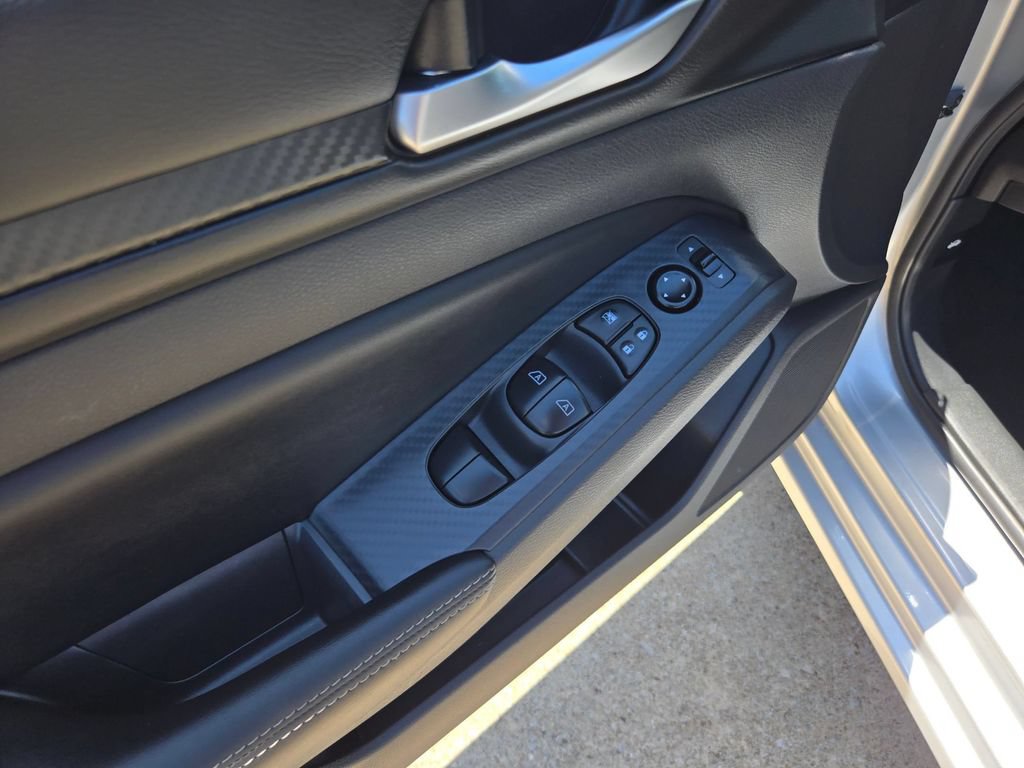 Used 2025 Nissan Altima 2.5 SV FWD image 13