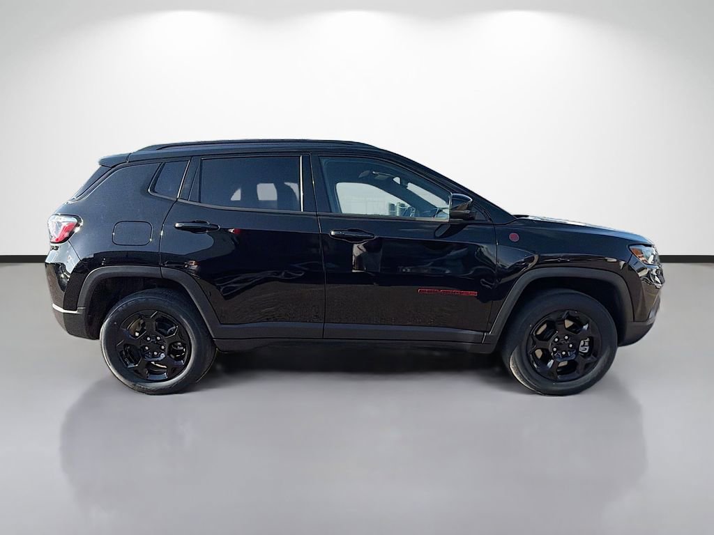 Used 2023 Jeep Compass Trailhawk AWD/4WD image 2
