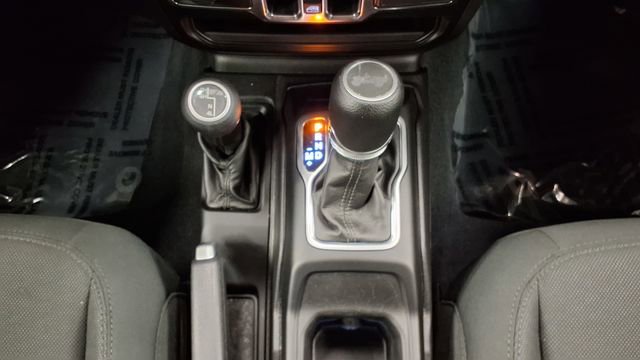 Used 2022 Jeep Wrangler Unlimited Sport image 26