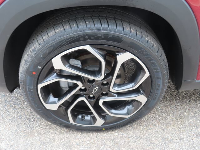 Used 2024 Chevrolet Trax RS w/ Sunroof Package FWD image 18