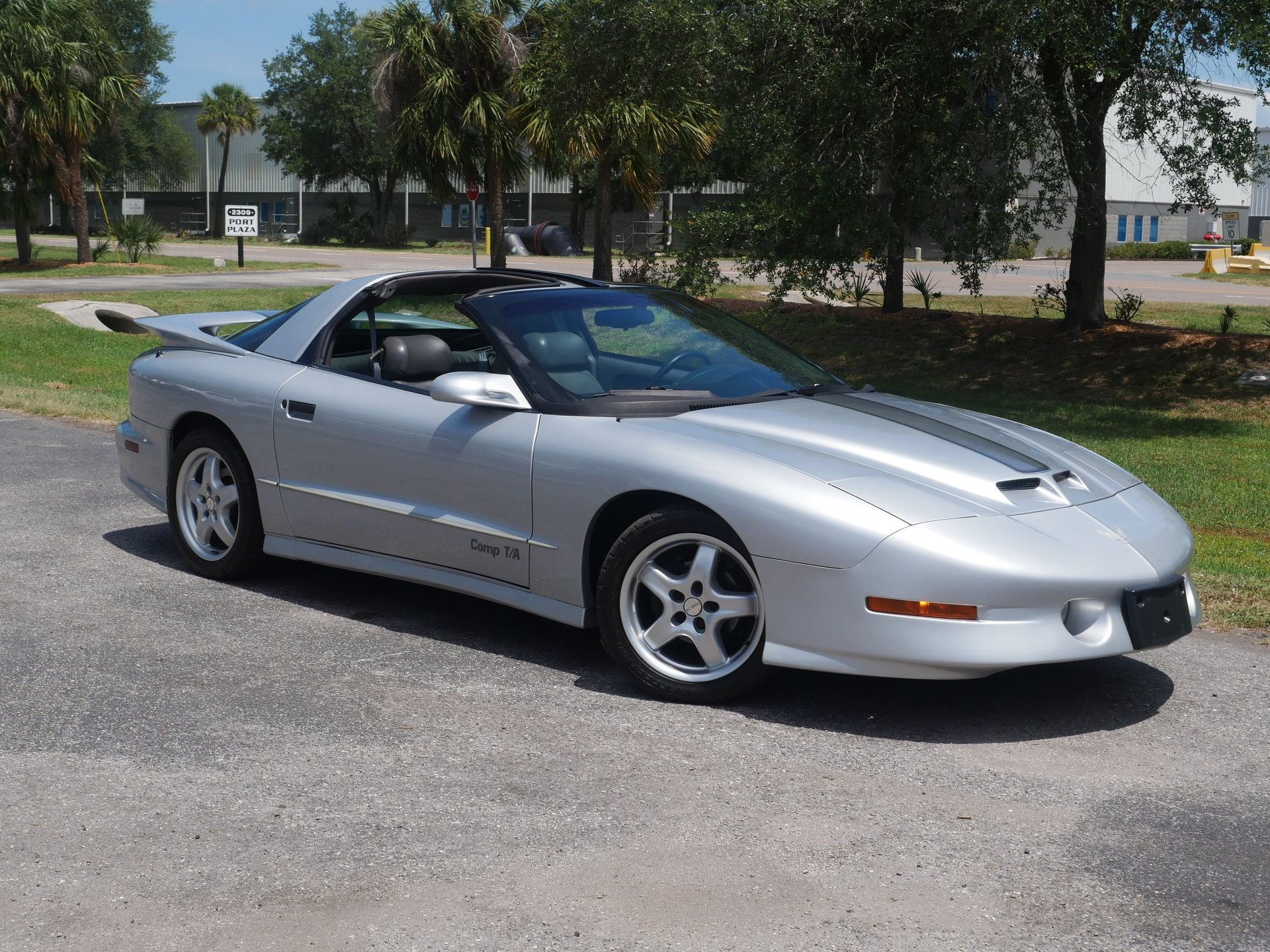 Used 1997 Pontiac Firebird Trans Am RWD image 3
