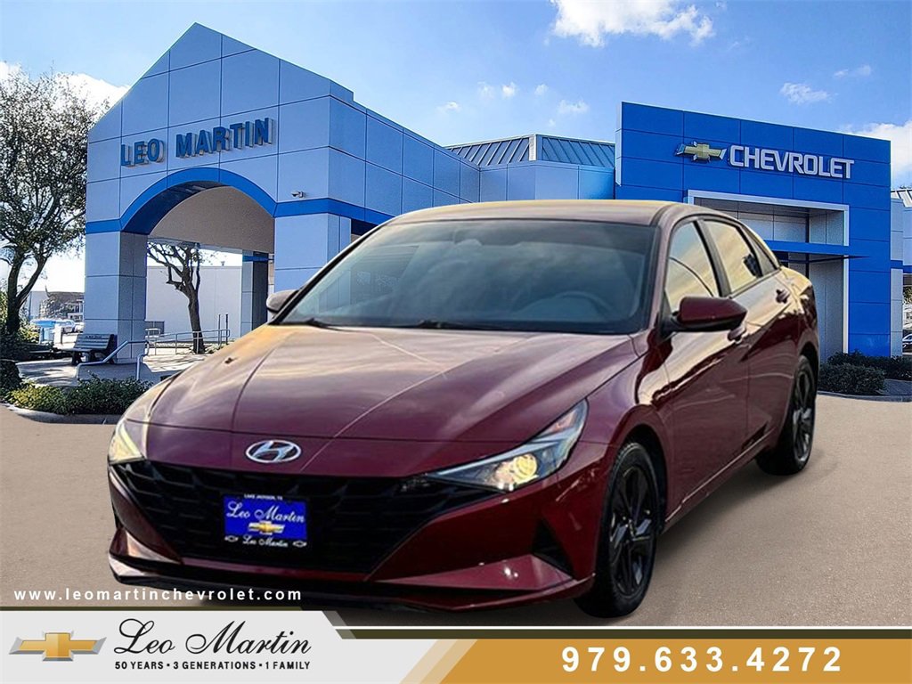 Used 2023 Hyundai Elantra SEL w/ Preferred Accessory Package image 1