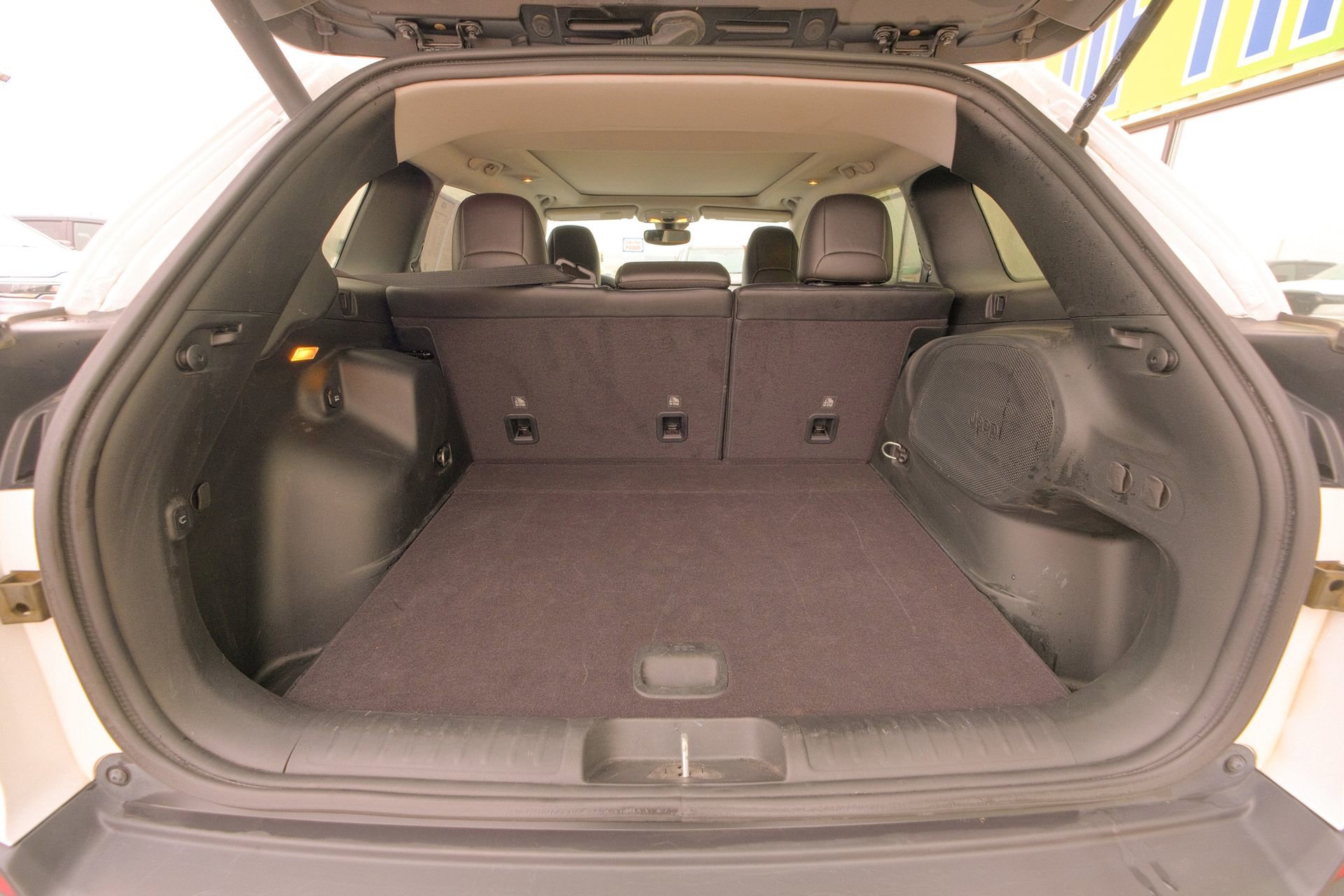 Used 2022 Jeep Cherokee Latitude Lux w/ Sun & Sound Group image 23