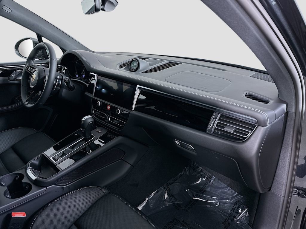 New 2025 Porsche Macan Turbo image 31