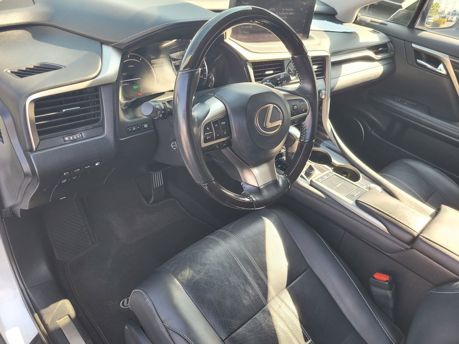 Used 2022 Lexus RX 450hL Luxury w/ Cold Area Package (CT) AWD/4WD image 8